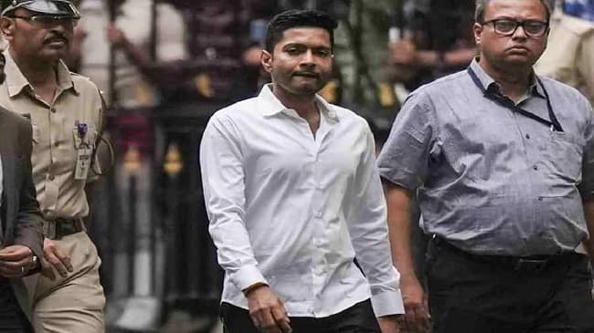 Abhishek arrives at Bhabani Bhawan ahead of schedule in connection with the Assembly signature forgery case