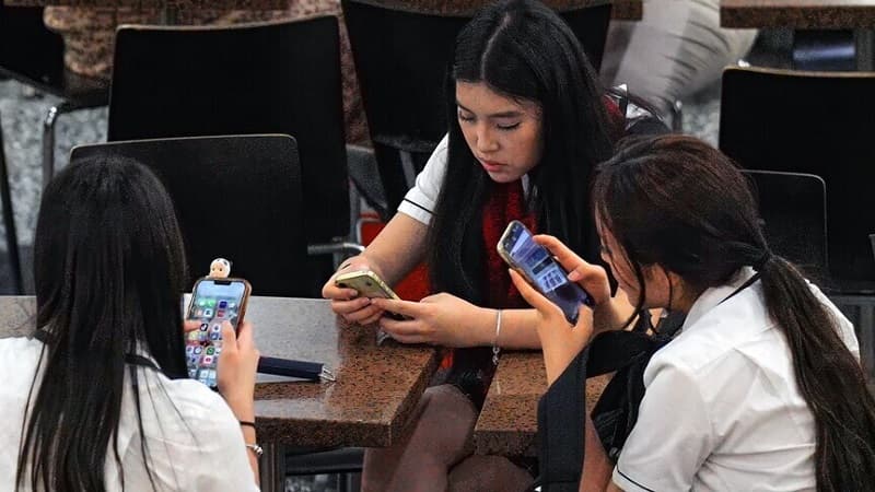 G7 leaders call for safer digital environment for children
