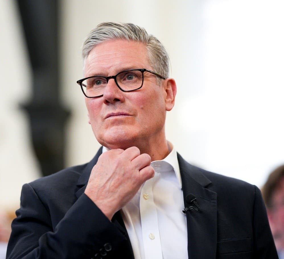 Political crisis deepens in Britain; speculation mounts over Prime Minister Keir Starmer's resignation.