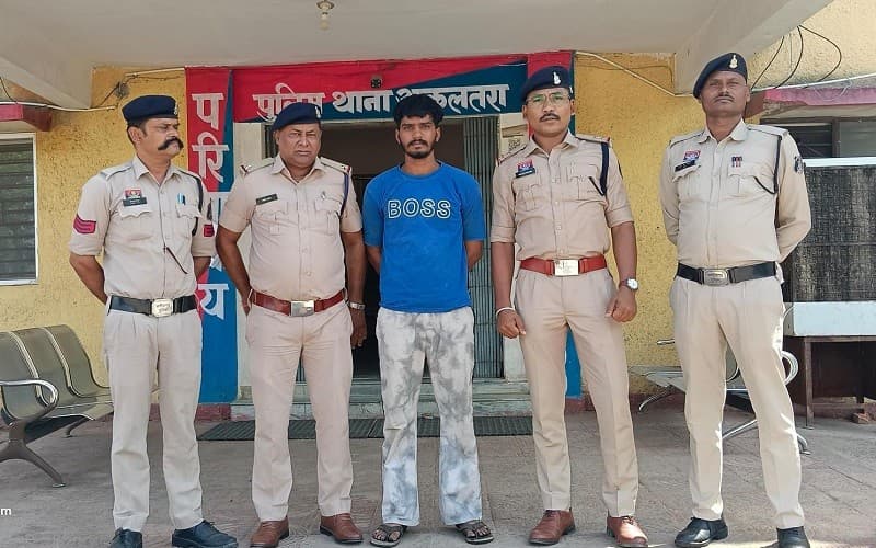 Police arrest youth linked to ISI sleeper cell in Chhattisgarh.