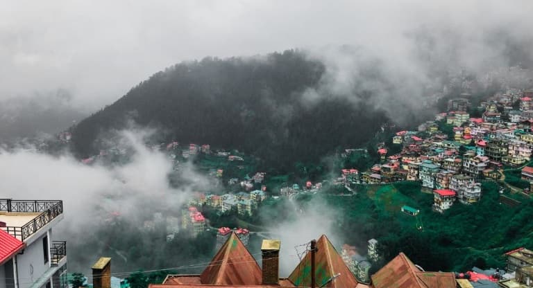 Tourists flock to Shimla, 1 million vehicles arrive in June, hotels fill up to 90 percent, gates jammed