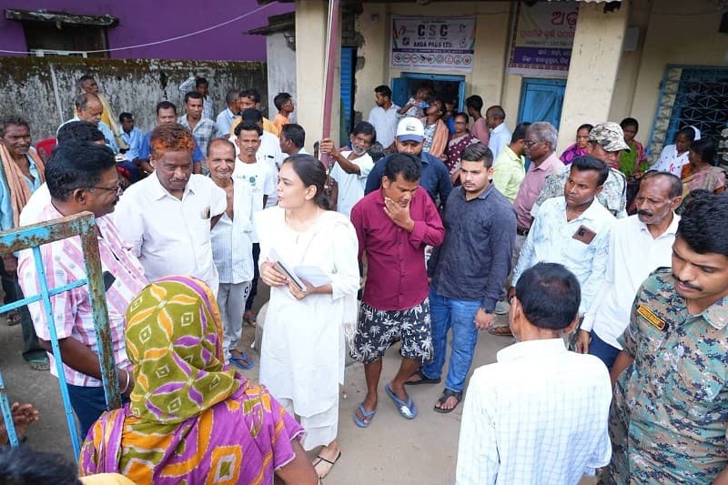 Allegations of irregularities in fertilizer distribution; Deepali Das cornered the government over farmers' problems.