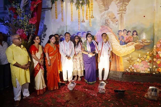 'Khuti Pujo' held amidst rain: Chorbagan Sarbojanin kicks off its 91st year with the theme 'Akal Bodhan'.