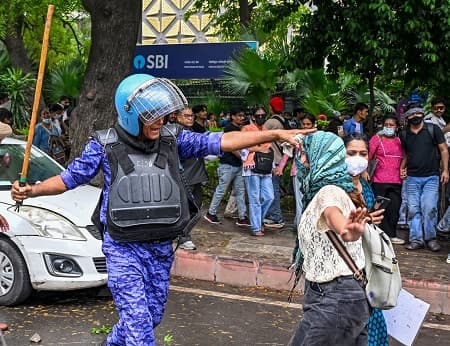 Female student injured during Jantar Mantar protest conscious, responding to commands: RML Hospital