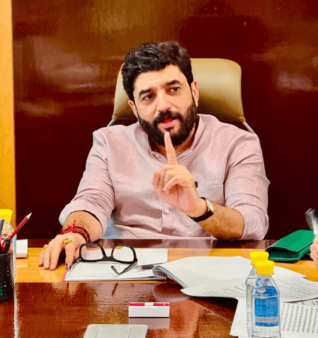 No policy bars major airport operators from owning airlines: Govt