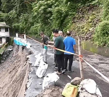 Landslides on busy road in Darjeeling district stall traffic movement in Bengal hill areas; more rains predicted