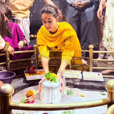 Ananya Panday offers prayers at Bhimashankar Jyotirlinga on Sawan Shivratri