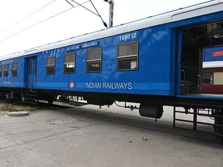 RailOne app clocks 4.76 crore downloads, records 10 lakh daily average ticket bookings