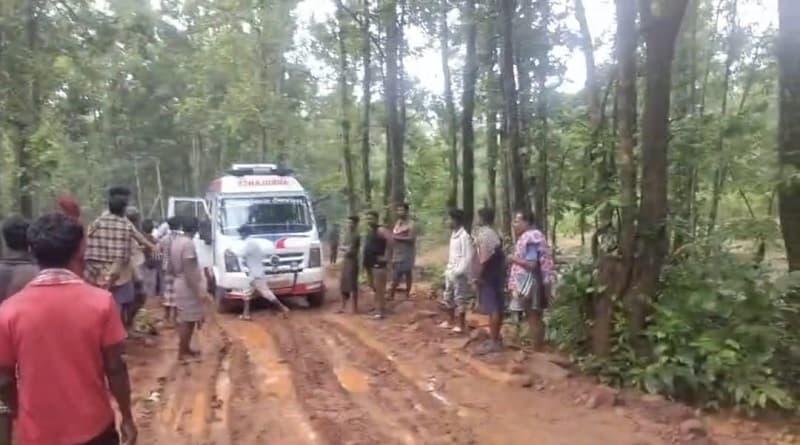 Ambulance could not reach the village, body was carried on a stretcher 8 km