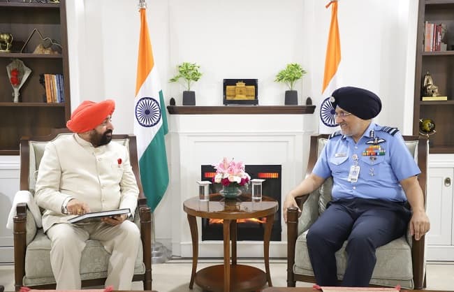 Uk Governor Meets Navy Vice Chief