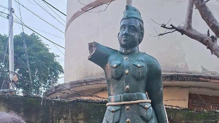 Netaji Statue Damaged Kolkata