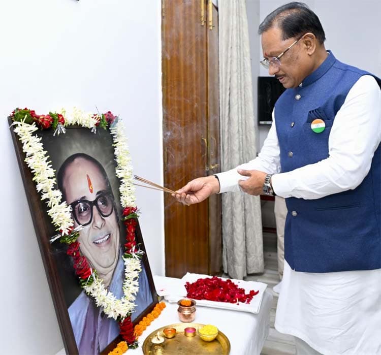 Cm Paid Tribute Kushabhau Thackeray
