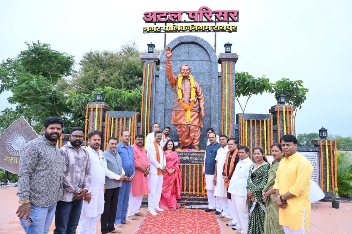 Tribute Paid To Atal Bihari Vajpayee In Raipur On