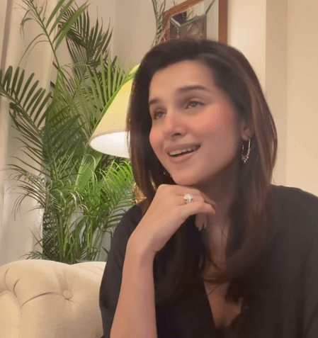 Tara Sutaria croons ‘Tum Hi Aana’ during midnight jam session