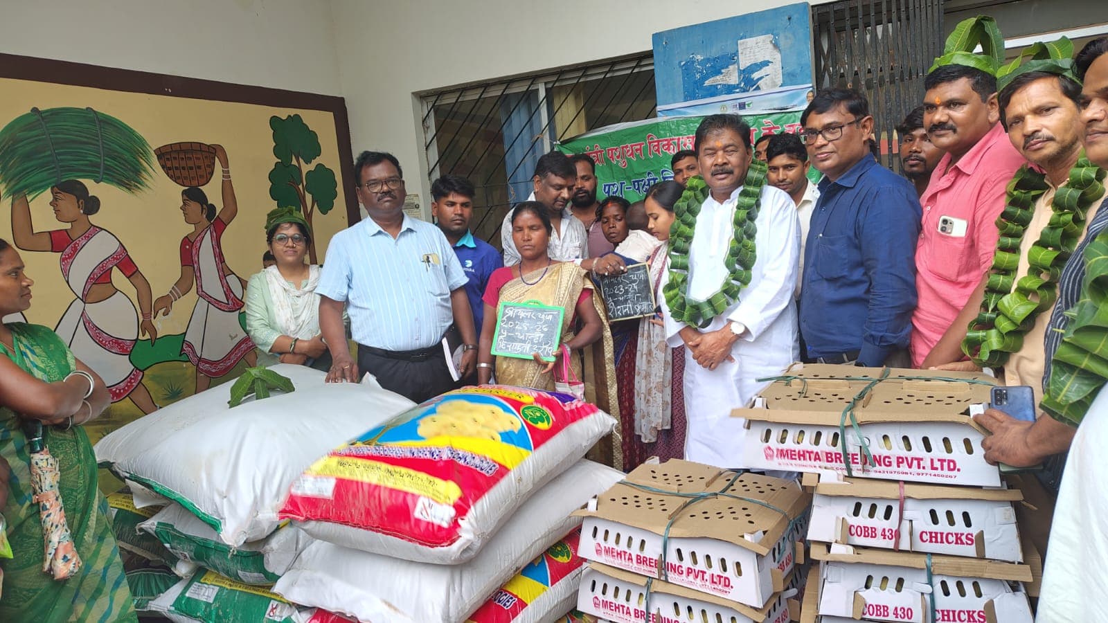 Jh Bandhu Distributed 510chicks To 9peoples