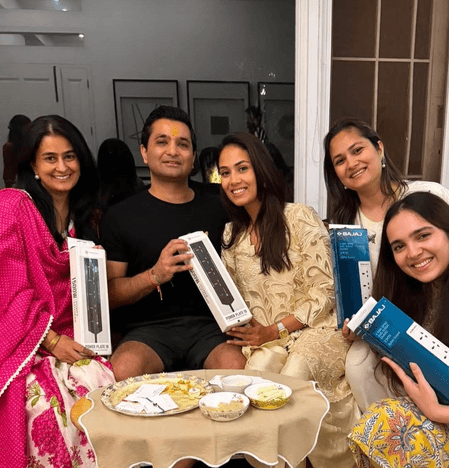 Mira Rajput celebrates Rakhi with siblings, gets extension boards as gift