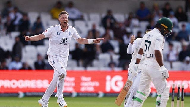 Pakistan Couldnt Stand Up To Tang Robinson