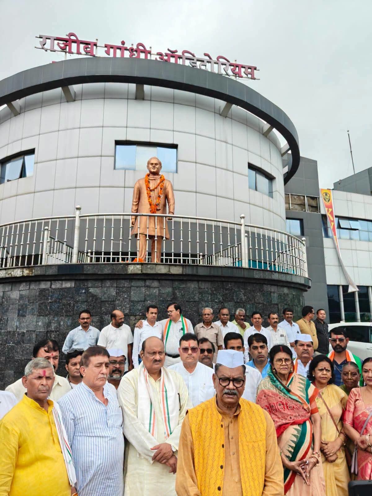 Rajiv Gandhi Jayanti Paid Tribute