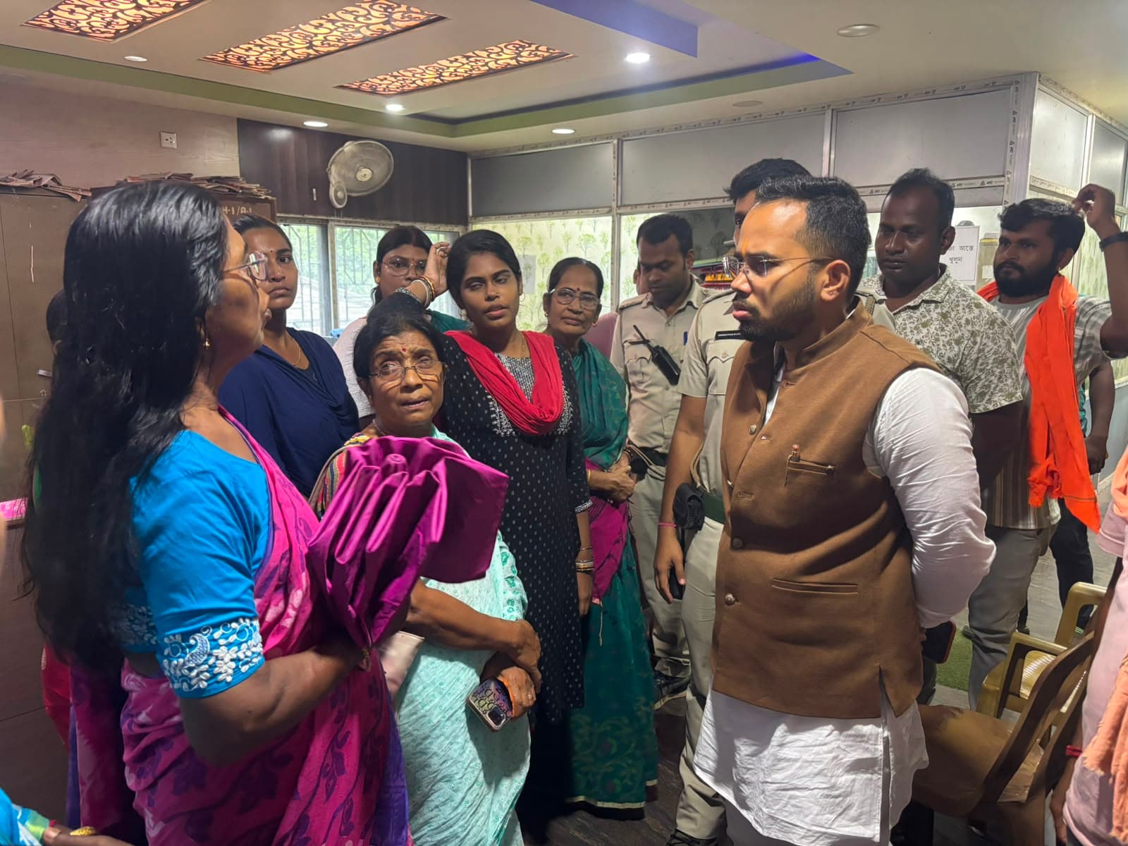 Tarakswer Mla Visit Panchayat