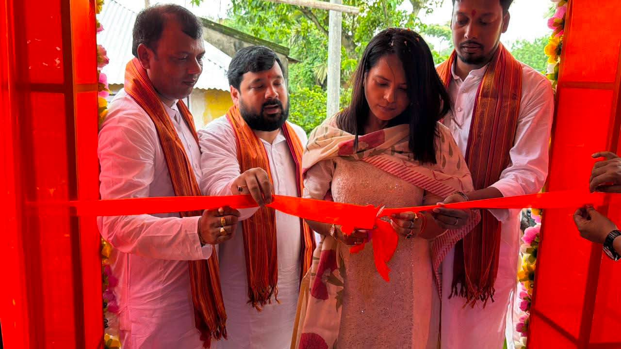 MLA Service Centre inaugurated in Arambagh; blood donation camp organized.