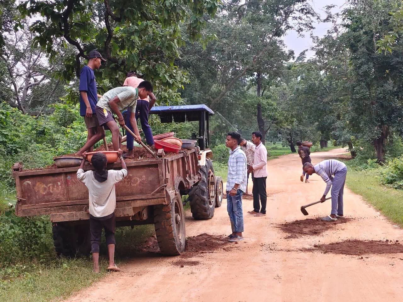 Road Repair Villagers Komna Nuapada