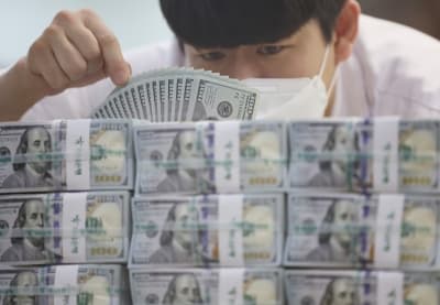 S. Korean banks’ net income falls in H1; interest profit hits record high