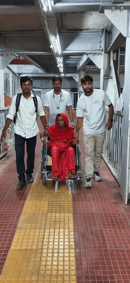Dressing injured feet, treating exhaustion-related disorientation: ER reaches out to pilgrims' hearts