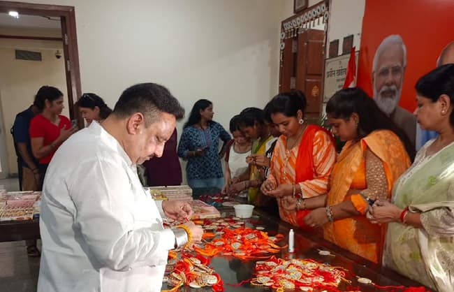 Raksha Bandhan Business Over Rs 30000 Cr