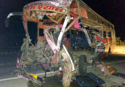 Six killed as bus rams into truck in Telangana