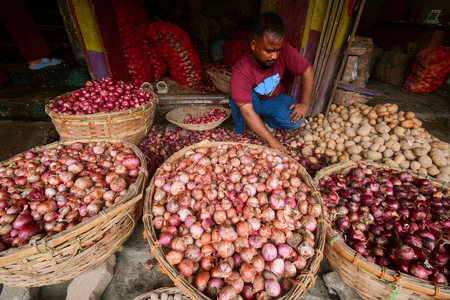Centre to sell onion at Rs 35 per kg to cool down prices