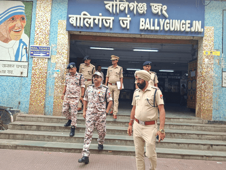 Bengal: RPF helps woman recover Rs 6.10 lakh in valuables from local train