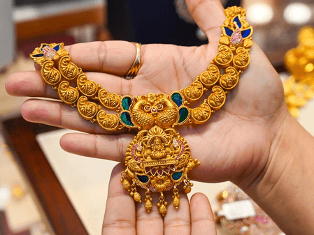 Gold prices fall for 4th straight session, MCX rate down Rs 5,318 in four days