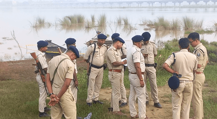 Encounter in Patna: 62 rounds fired between police and extortion gang at Son River