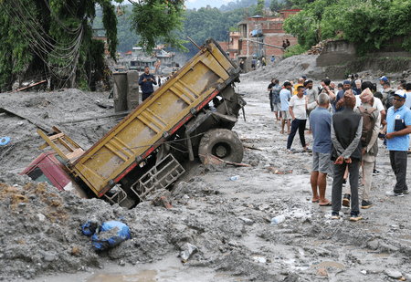 Nepal floods: Death toll crosses 900 mark as 4,247 people remain out of contact