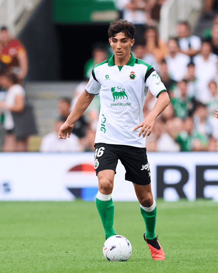 Real Madrid sign midfielder Martinez from Racing Santander
