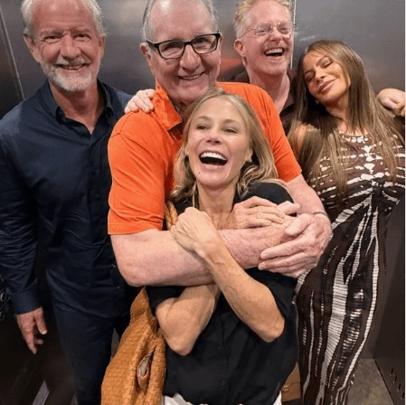 Julie Bowen shares glimpse of ‘Modern Family’ reunion, says ‘love my fake dad’ Ed O'Neill